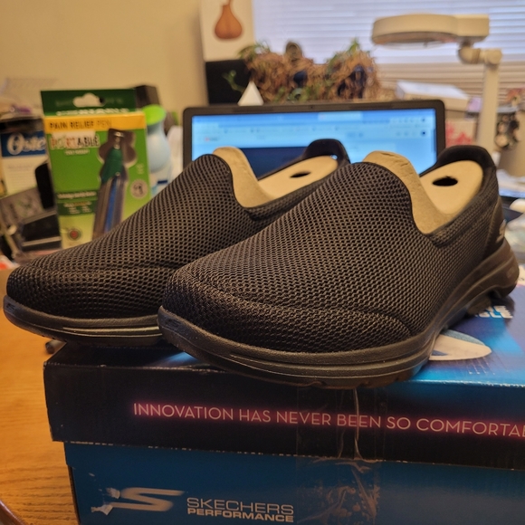 🚺 Ladies Sneakers - Picture 8 of 8